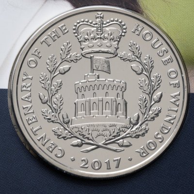 купить Великобритания 5 фунтов (pounds) 2017 Столетие дому Виндзоров, в сувенирном буклете