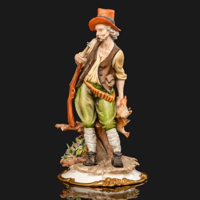 купить Скульптурная композиция "Охотник", мануфактура Simeo (Capodimonte), автор Nico Venze, бисквит, роспись, золочение, Италия, 1960-1980 гг.