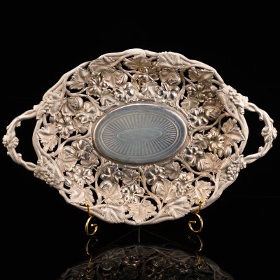 купить Блюдо (фруктовница, сухарница) с декоративным бортом в виде крыжовника и винограда, латунь, Schiffers & Co. (А.Б. Шифферс и Ко), Российская империя, 1907-1920 гг.