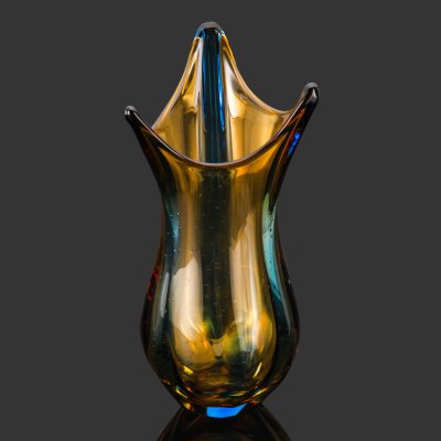 купить Ваза интерьерная необычной формы, с эффектным переходом цвета на гранях, стекло, бульгазе, Европа, 1960-1980 гг.