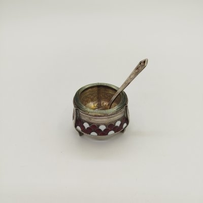 купить Солонка с декором в виде чешуи и ложечкой, мельхиор (медь-никель), эмаль, стекло, Мстерская художественная фабрика «Ювелир», СССР, 1960-1980 гг.