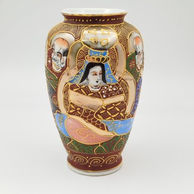 купить Ваза миниатюрная "Архаты", выполненная в стилистике Сацума (Satsuma), фарфор, роспись, золочение, Япония, 1980-1990 гг.