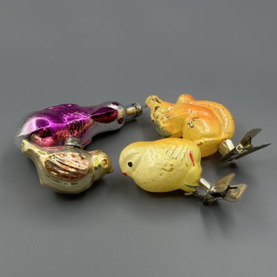 купить Набор из 4 ёлочных игрушек ("Белочка", "Цыпленок", "Попугай", "Птичка"), стекло, роспись, металл, СССР, 1950-1970 гг.