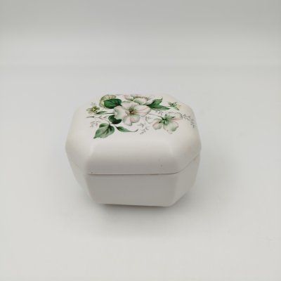 купить Шкатулка, украшенная белыми цветами, "Marisa", керамика, деколь, Италия, 1990-2010 гг.