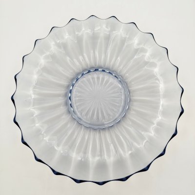 купить Блюдо синего оттенка с фигурным бортом, стекло, СССР, 1970-1990 гг.