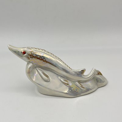 купить Статуэтка "Осётр", фарфор, люстр, золочение, Дмитровский фарфоровый завод (ДФЗ Вербилки), СССР, 1954-1965 гг.