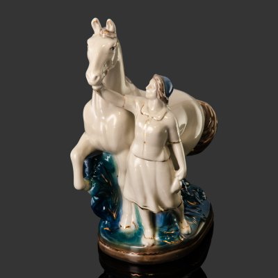 купить Статуэтка "Конезаводчица", скульптор Н. И. Бессарабова, фарфор, роспись, золочение, Турыгинский фарфоровый завод артели «Художественная керамика» (Гжель), СССР, 1950-1960 гг.