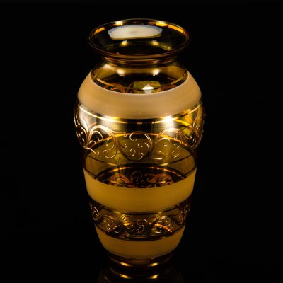 купить Ваза интерьерная янтарного оттенка с растительным орнаментом на тулове, стекло, матирование, золочение, Чехия, 1990-2000 гг.