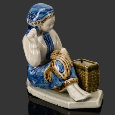 купить Спичечница "Вышивальщица", фарфор, роспись, Гжельский фарфоровый завод, СССР, 1930-1940 гг.