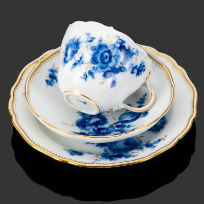 купить Чайная тройка с декором в виде синих цветов, фарфор, роспись, золочение, Meissen (Мейсенский фарфор), Германия, 1950-1980 гг.