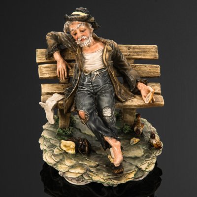 купить Статуэтка "Бродяга с воробьями" в стиле Capodimonte, фарфор, роспись, Италия, 1970-1990 гг.