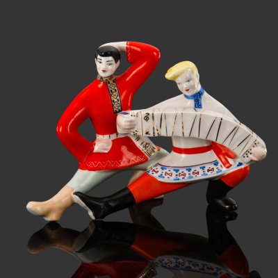 купить Статуэтка "Русский перепляс", автор Н.Ф. Бобик, фарфор, роспись, золочение, Полонский завод художественной керамики (Полонное ЗХК), СССР, 1973-1991 гг.