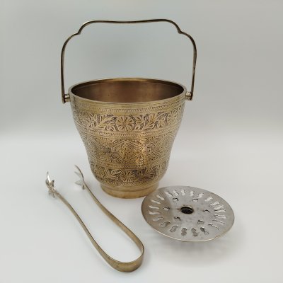 купить Ведерко для льда с орнаментальным декором в восточном стиле, щипцы в комплекте, латунь, гравировка, Индия, 1970-1990 гг.