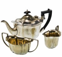 Купить Сервиз чайный из 3 предметов (чайник, молочник и сахарница), никель с серебрением, фирма "Harrison Fisher and Co", г. Шеффилд, Англия, 1900-1925 гг.