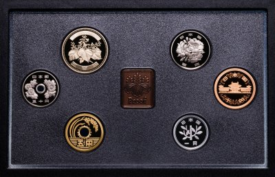 купить Япония набор монет 2007 года (6 штук+ жетон в буклете)
