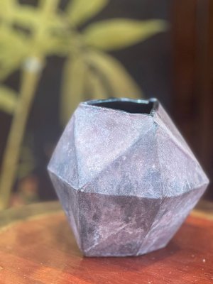 купить Ваза интерьерная с имитацией фактуры камня, стекло, люстр, крытье, матирование, Российская Федерация, 2025 г.