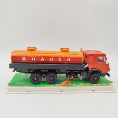 купить Модель автомобиля "КАМАЗ 53212" (Молоко), металл, пластик, СССР, 1980-1991 гг.