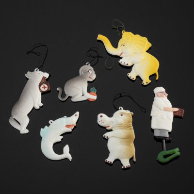 купить Набор двусторонних ёлочных игрушек "Доктор Айболит" (6 штук), пластик, краска, СССР, 1960-1980 гг.