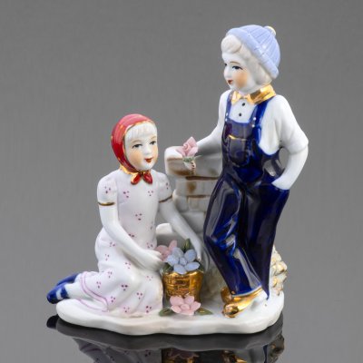 купить Статуэтка "Дети с цветами", фарфор, роспись, лепнина, Китай, 2010-2015 гг.