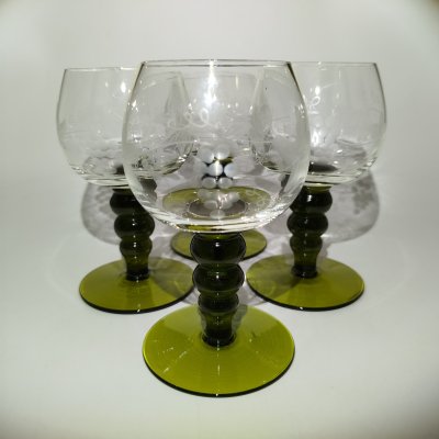 купить Набор бокалов-ремеров для белого вина, украшенных виноградной лозой (4 шт.), стекло, цветное стекло, гравировка, Западная Европа, 1970-1990 гг.