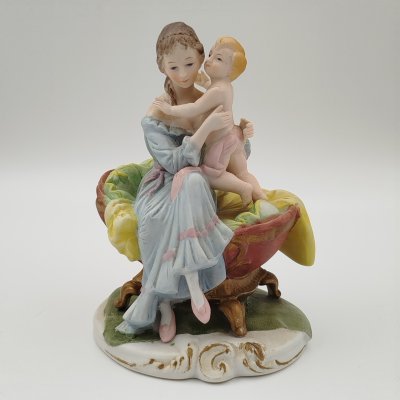 купить Статуэтка "Мать с ребенком", бисквит, роспись, Европа, 1980-1990 гг.