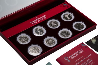 купить Катар набор из 8-ми монет номиналом 1 риал (riyal) 2022 "Чемпионат мира по футболу в Катаре", в подарочном футляре с сертификатом подлинности