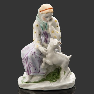 купить Статуэтка "Сестрица Алёнушка и братец Иванушка" (редкий вариант росписи), скульптор А.А. Киселёв, фарфор, роспись, золочение, Ленинградский завод фарфоровых изделий (ЛЗФИ), СССР, 1956-1967 гг.