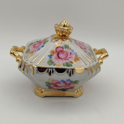 купить Сахарница, декорированная изображением цветов, фарфор, роспись, золочение, Объединение «Гжель», СССР, 1972-1985 гг.