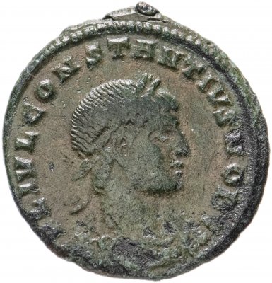 купить Римская Империя, Констанций II, 324–361 гг, фоллис (реверс: два воина стоят лицом друг к другу, между ними два штандарта)