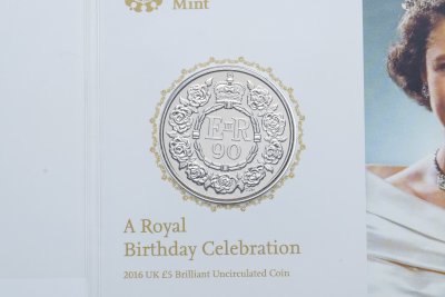 купить Великобритания 5 фунтов (pounds) 2016 90 лет со дня рождения Королевы Елизаветы II, в буклете