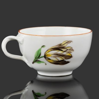 купить Чашка с декором в виде изображения тюльпанов, фарфор, роспись, Meissen (Мейсенский фарфор), фарфор, роспись, Meissen (Мейсенский фарфор), Германия, 1774-1814 гг.