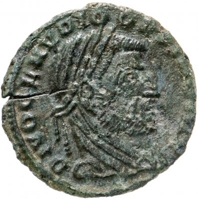 купить Римская Империя, Константин I, 306–337 гг, 1/2 фоллиса (реверс: император сидит на курульном кресле) Монета в память о Клавдии II Готском