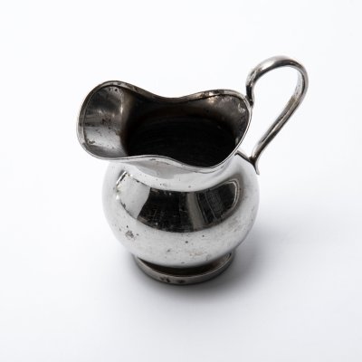 купить Молочник лаконичной формы, латунь, серебрение, Вюртембергская фабрика металлических изделий ("WMF"), Германия, 1925-1930 гг.