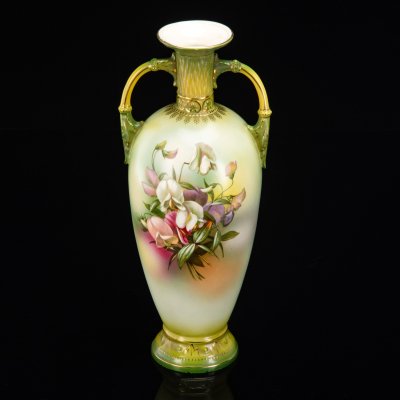 купить Ваза в стиле ар-нуво с цветочным декором на тулове и фигурными ручками, фаянс, крытье, роспись, деколь, золочение, Европа, 1900-1930 гг.