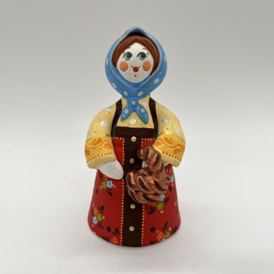 купить Игрушка (статуэтка) "Девушка с корзинкой", глина, роспись, Россия, 2000-2010 гг.