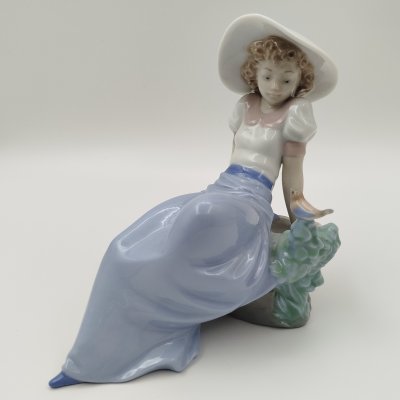 купить Статуэтка "Девушка и птица", фарфор, роспись, NAO Porcelain, Испания, 1970-2000 гг.