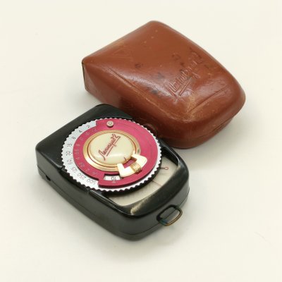 купить Экспонометр фотоэлектрический "Ленинград 2" (типа Ю11/2), пластик, металл, кожа, селеновый фотоэлемент, Завод «Вибратор», г. Ленинград, СССР, 1950-1960 гг.