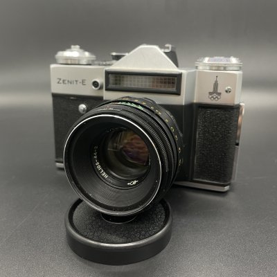 купить Фотоаппарат "Зенит-Е" с объективом "Гелиос-44-2" в оригинальном кофре, металл, стекло, пластик, кожа, Красногорский механический завод (КМЗ), СССР, 1980 г.