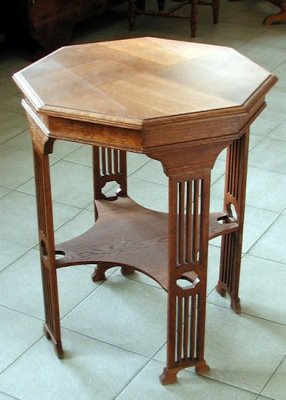 купить Журнальный столик, дерево, дуб, резьба, 1890-1910 гг.