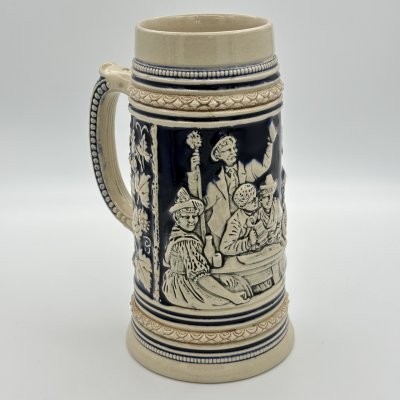 купить Кружка пивная, украшенная сценой флирта (компания в трактире), керамика, рельеф, Marzi & Remy, Германия, 1964-1990 гг.