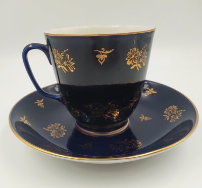 купить Пара чайная (большая) с цветочным декором и дарственной надписью, фарфор, крытье кобальтом, золочение, Ленинградский фарфоровый завод (ЛФЗ), СССР, 1958 г.