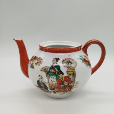 купить Чайник с изображением бытовой сцены, фарфор, золочение, деколь, роспись, Япония, 1960-1980 гг.