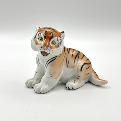 купить Статуэтка "Тигренок", фарфор, роспись, Дмитровский фарфоровый завод (ДФЗ Вербилки), СССР, 1954-1965 гг.