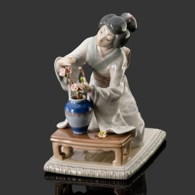 купить Статуэтка "Японка с сакурой" ("Японский цветок"), фарфор, роспись, Lladro, Испания, 1973-1998 гг.