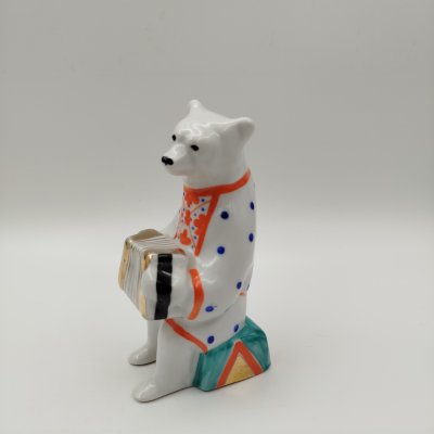 купить Статуэтка "Медведь с гармошкой" из набора "Цирковые медведи", автор О.М. Богданова, фарфор, роспись, золочение, Дулевский фарфоровый завод (Дулёво), СССР, 1968-1991 гг.