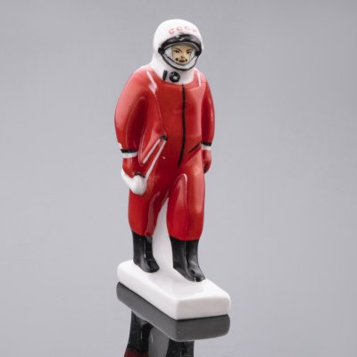 купить Статуэтка "Космонавт", фарфор, крытье, роспись, Россия, 1991-2010 гг.