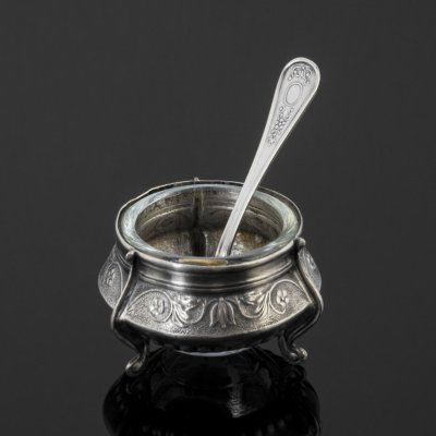 купить Солонка с миниатюрной ложкой, мельхиор (медь-никель), стекло, Мстерская художественная фабрика «Ювелир», СССР, 1960-1980 гг.