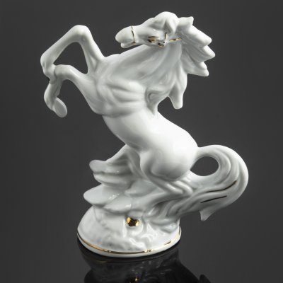 купить Статуэтка "Конь на дыбах", фарфор, золочение, Азия, 1990-2010 гг.