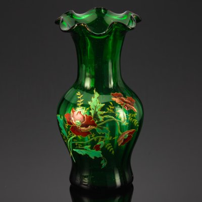 купить Ваза с фестончатым бортом, декорированная изображением маков, стекло, роспись эмалями, Западная Европа, 1880-1920 гг.