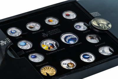 купить Набор из 14 серебряных жетонов "Солнечная система" в футляре